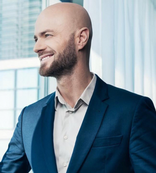 Влад Яма показал себя с волосами: как лучше?