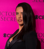 Адриана Лима новое фото с парнем