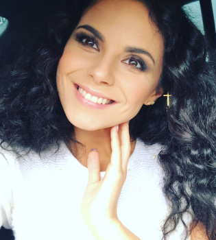 Материнство ей к лицу: Настя Каменских засыпала сеть снимками с детьми