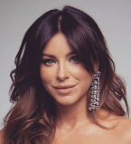 С оголенными плечами в платье цвета фуксии: Ани Лорак показала яркий образ