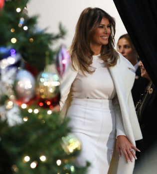 О чем мечтает первая леди США: Мелания Трамп рассказала о своем идеальном Рождестве