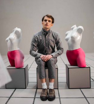 Brunettes Shoot Blondes