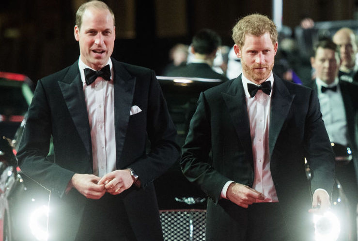 В стиле Джеймса Бонда: принц Гарри и принц Уильям блистают на премьере &quot;Звездных воинов&quot;