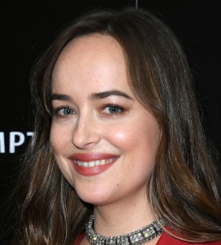 Дакота Джонсон закрутила роман с Крисом Мартином - СМИ