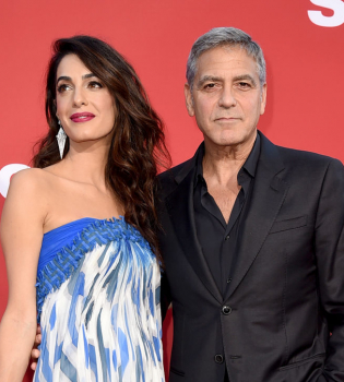 Такого еще не делал никто: Джордж и Амаль Клуни удивили пассажиров самолета, на котором летели с близнецами