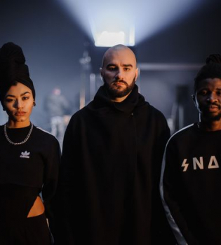 Новый клип от группы Сальто Назад на песню Сонце світить всім