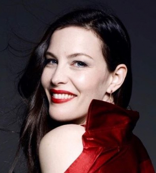 Лив Тайлер оголилась и показала сексуальное тело