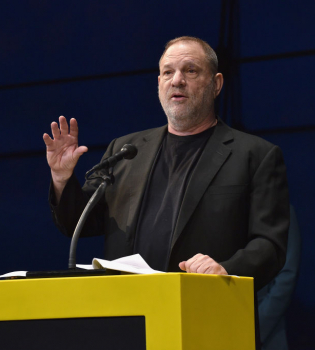 Харви Вайнштейн ответил Сальме Хайек на обвинения в сексуальных домогательствах