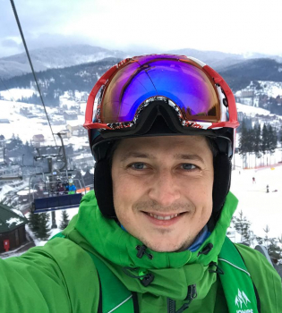 Александр Педан покатался на лыжах с дочкой