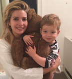 Примерная семья: Иванка Трамп растрогала милым фото с мужем и детьми