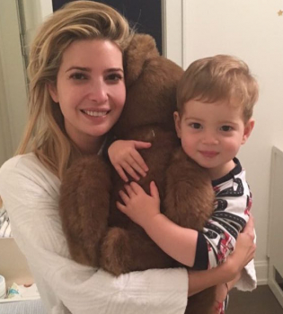 Примерная семья: Иванка Трамп растрогала милым фото с мужем и детьми