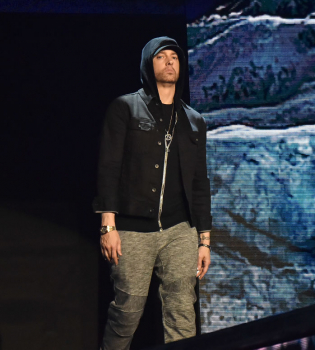 Эминем выпустил новый альбом после четырех лет молчания