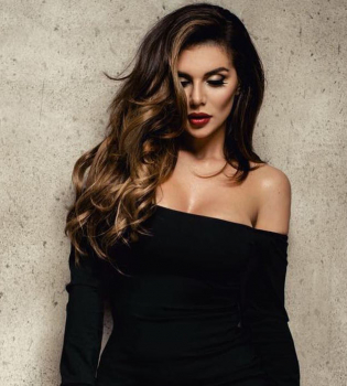 Анна Седокова снялась в семейной фотосессии и показала подросшего сына Гектора