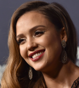 Беременность ей к лицу: Джессика Альба восхитила сияющимим видом