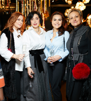 В Киеве открылась выставка платьев Timeless Gres by Victoria Gres