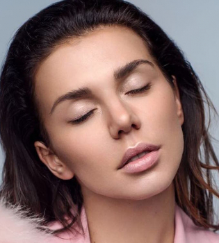 Анна Седокова откровенно о комплексах: &quot;У меня большой нос и упитанная фигура&quot;