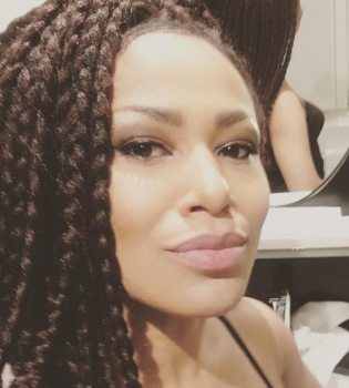 Гайтана рассказала кто остается с 5-месячной дочкой, когда они с мужем на гастролях