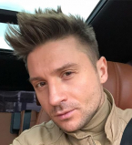 Когда встречаются секс-символы: Сергей Лазарев позирует с Верой Брежневой и Ани Лорак