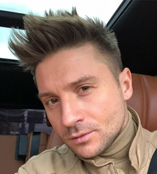 Когда встречаются секс-символы: Сергей Лазарев позирует с Верой Брежневой и Ани Лорак