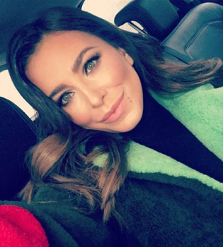 Самые сладкие объятия: Ани Лорак поделилась нежным фото с дочерью