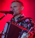 Папины копии: Олег Скрипка впервые опубликовал фото с дочками