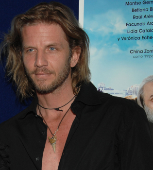 Не узнать: красавчик Ива из &quot;Дикого ангела&quot; сильно постарел