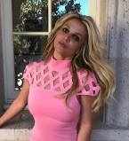 Слишком худая: поклонники заподозрили Бритни Спирс в фотошопе своей фигуры