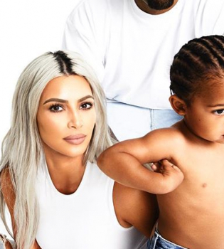 Семья Уэстов: Ким Кардашьян поделилась семейным фото с мужем и детьми