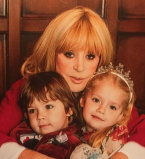 Первая медаль: Алла Пугачева поделилась успехами дочери Лизы