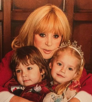 Первая медаль: Алла Пугачева поделилась успехами дочери Лизы