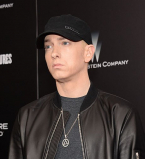 22-летняя дочь Эминема поделилась фото с оголенной грудью