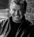 Какая красивая пара: Пирс Броснан опубликовал раритетное фото с женой