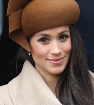 разбираем детально наряд Меган Маркл на Рождество