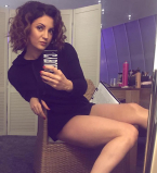 Ох, эти ноги! Молодая мама Ольга Цибульская будоражит сеть снимками в мини