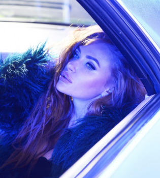 Огромные шубы, кислотные парики и немного эротики: &quot;Неангелы&quot; презентовали новый клип