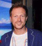 Игорь Посыпайко в фиолетовом спинжаке