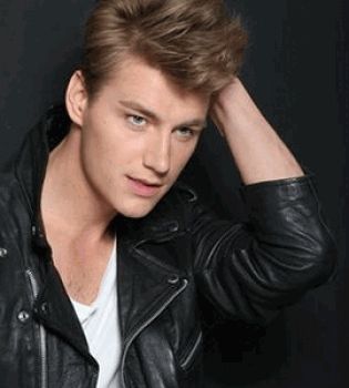 Алексей Воробьев чешет репу