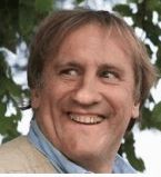 Жерар Депардье на фоне лоз