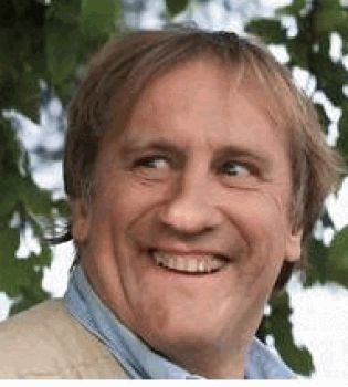 Жерар Депардье на фоне лоз