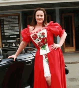 Руслана Писанка в красном платье