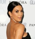 Ким Кардашьян в полоборота