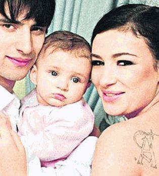 Анастасия Приходько с Нуриком и дочккой