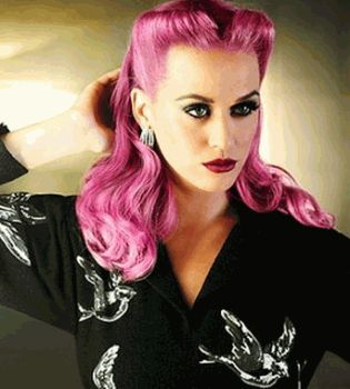 Кэти Перри розовая