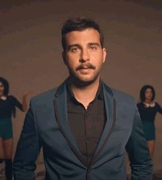 Иван Ургант с усами - кадр из клипа