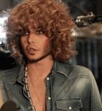 Сергей Зверев с рыжей мочалкой на голове