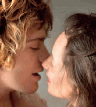 Кривошапко с Денисовой цалуюццо