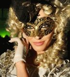 Екатерина Осадчая в маске