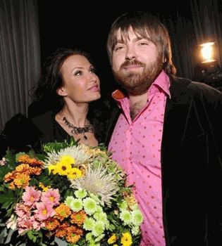 Эвелина Бледанс с новым мордатым мужем