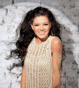 Руслана Лыжичко с цветной татухой