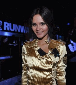 Катя Ли дурочка